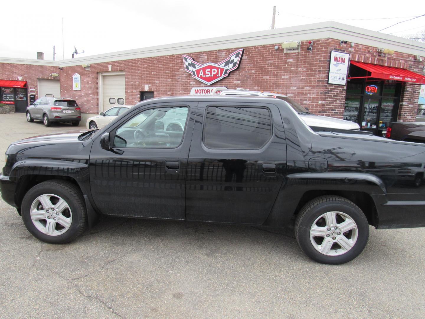 2012 BLACK /Gray Honda Ridgeline RTL (5FPYK1F56CB) , Automatic transmission, located at 215 Milton St, Dedham, MA, 02026, (781) 329-5144, 42.241905, -71.157295 - This nice Ridgeline is in excellent condition. Runs like new. All ASPI Motor Cars vehicles are fully serviced before they are delivered to assure the highest quality used vehicles. Comes with a 3/3 warranty included in the price. call for details. Prices on all vehicles do not include $299.95 Doc - Photo#1